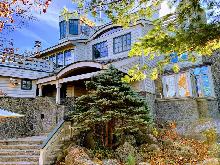 Mountaintop mansion on 2000 acre preserve - Image 1