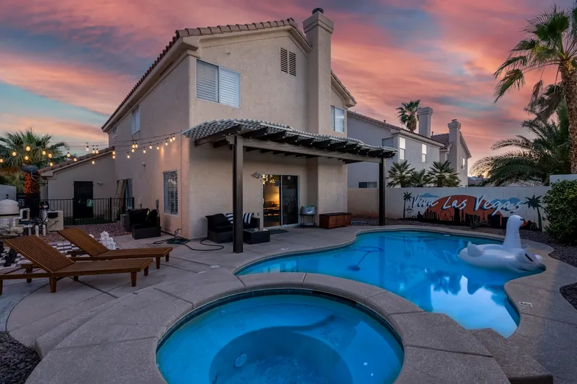 Vegas Game Haven Heated Pool! Near Airport & Strip - Image 1