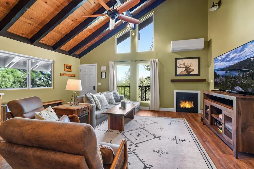Ski-In Heavenly Condo | Cozy 3BR | Sleeps 8 - Image 1