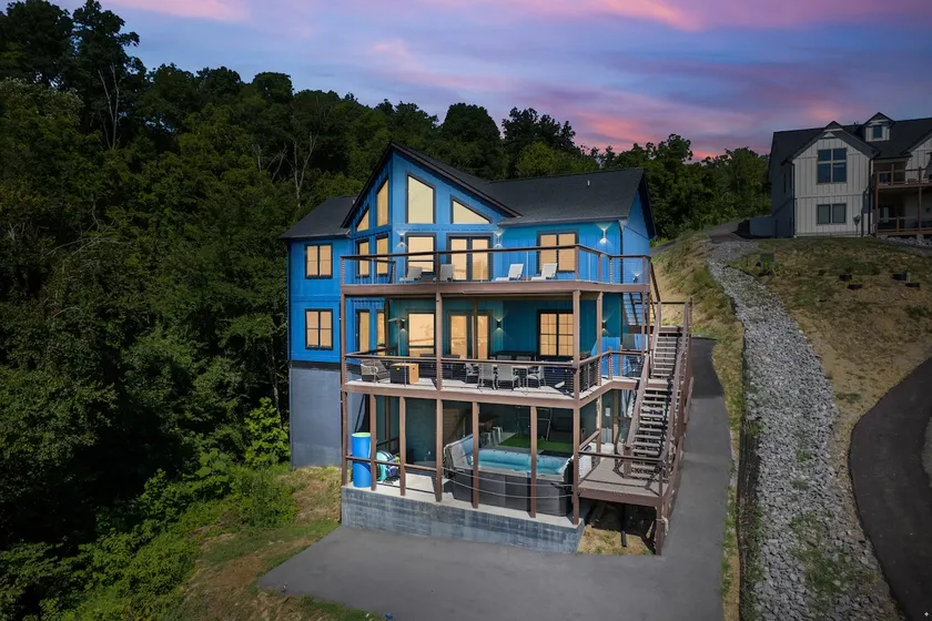 Luxury Waterfront Escape | Dock, Sauna & Swim Spa - Image 1