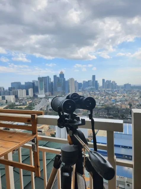 Cinema-Ready 1BR Suite w/ City View & Free Parking - Image 1