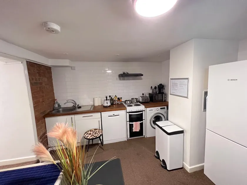 Center, Entire flat, King & Sofabed, EVCP, Parking - Image 1