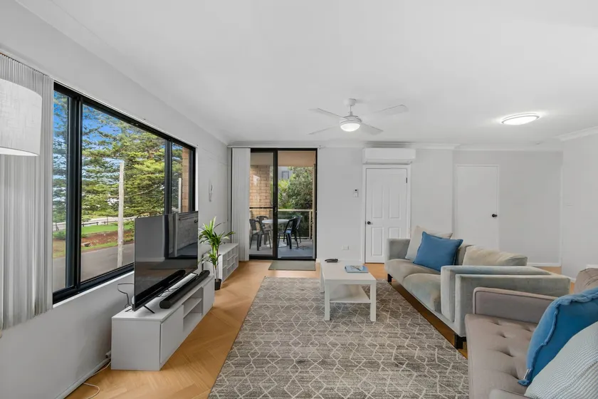 Esplanade Escape: Beachfront Family Bliss - Image 1