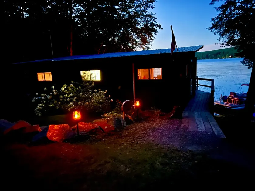 Quiet Lakefront Cabin on Crystal Lake - Image 1