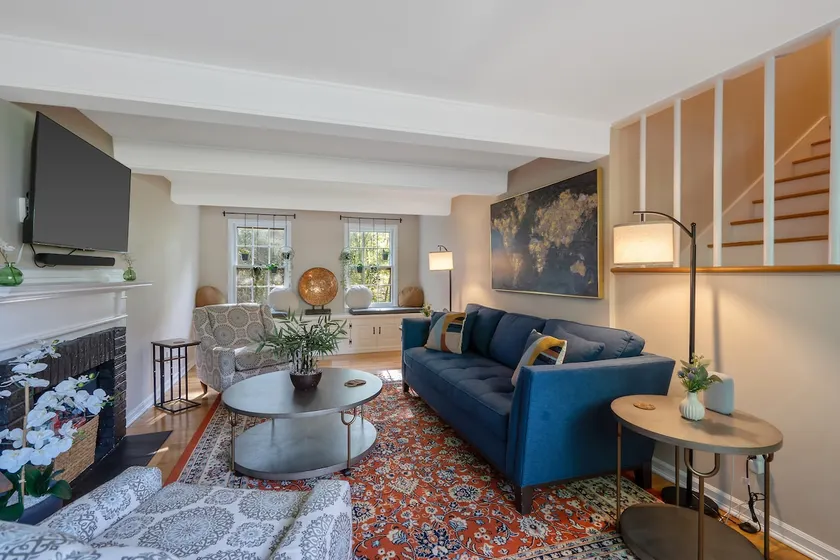 Comfy 4BR 𝓱𝓸𝓶𝓮 min. from SU, Hosp, LeMoyne, DT - Image 1