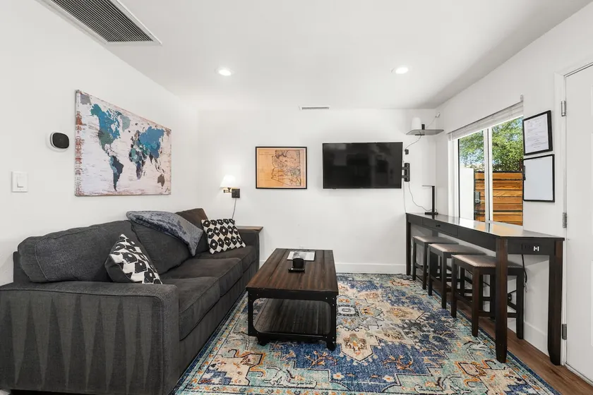 Desert Rose Retreat in the Heart of Downtown PHX - Image 1