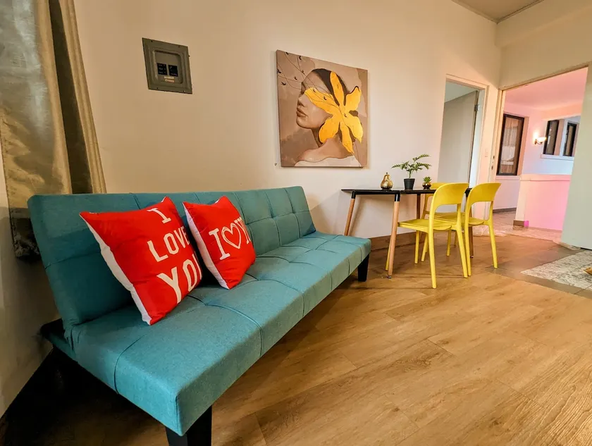 Fantastic apt in downtown with balcony and laundry - Image 1