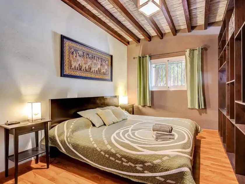 Charming renovation, 1968 home, south of the island - Image 1