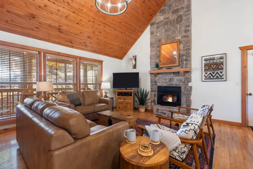 Little Creek Cabin - Image 1
