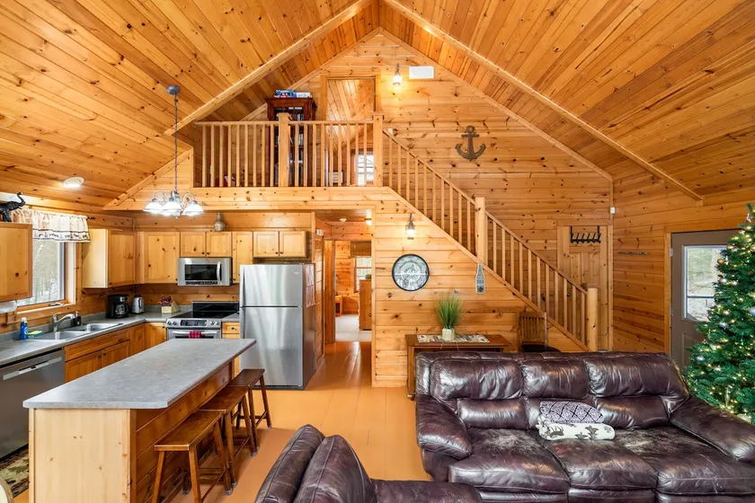 Sand Rock Lodge, Fire Pit, 3bd, 2bth sleeps 10 - Image 1