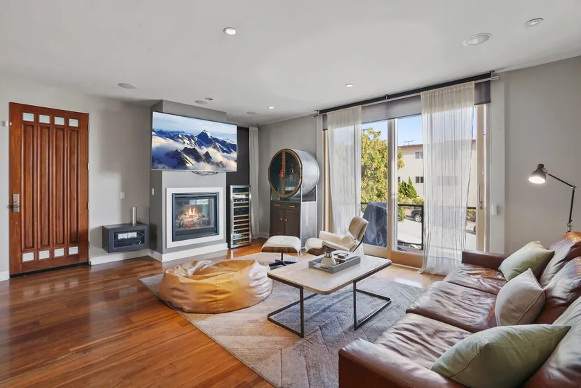 Modern 3 bed/ 3.5 bath Townhome in Little Italy - Image 1