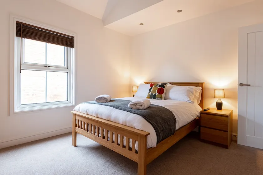 2 Bedroom House with Parking. Close to River walks - Image 1