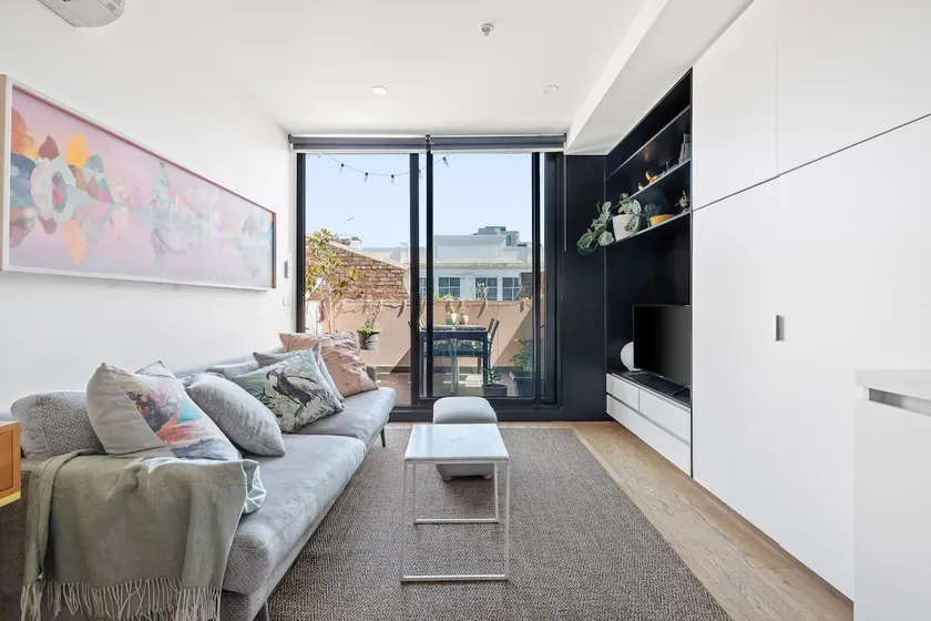 1BD Artist's Apartment in the Heart of Collingwood - Image 1