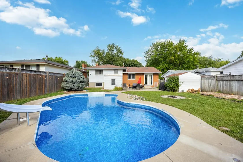 The Hanna Home- Inground Pool ~Sleeps 12! - Image 1