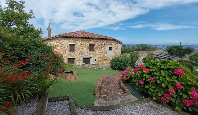 Martínez Suances House - Image 1