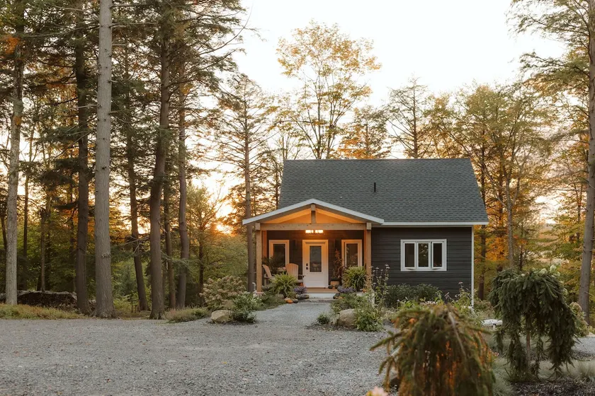 Cozy Cabin with hot tub, Sauna, hot yoga studio. - Image 1