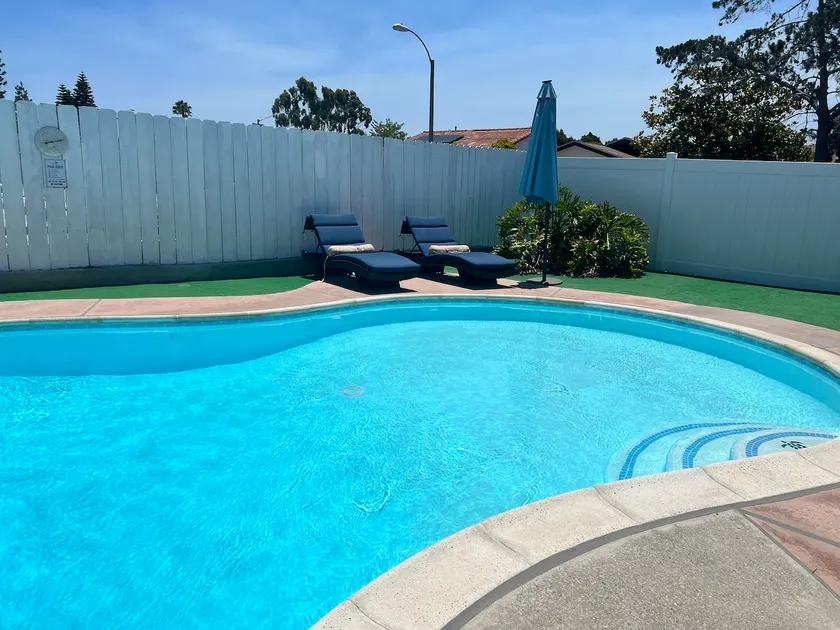 Private Pool. Jacuzzi. EV Charger. 3-Bedroom House - Image 1