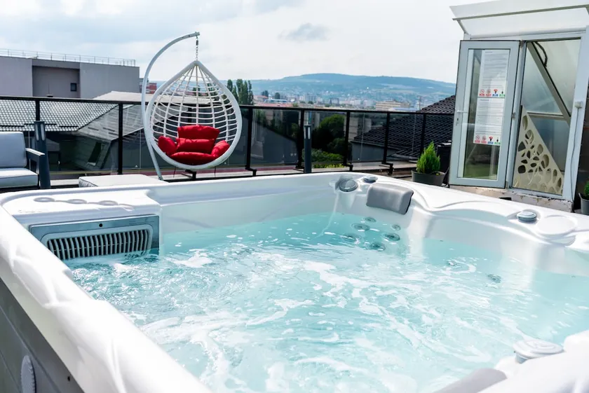 Thome Vlaicu170 Jacuzzi - Image 1