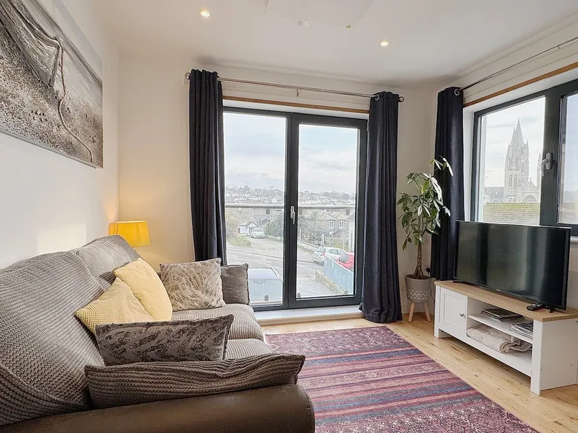 Cathedral View Apartment: Central, Quiet Location - Image 1