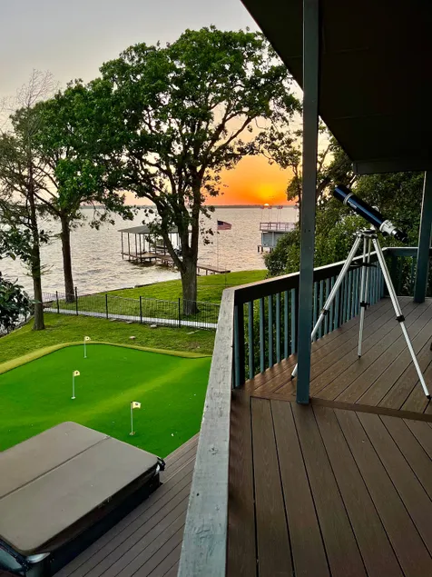 Lone Star Lake Cottage-4 bed/bath, putting green - Image 1
