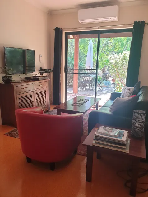Stormie's stays 1 bed studio home away from home - Image 1