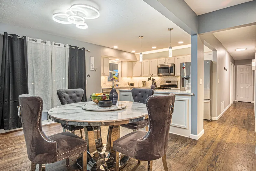 4 BR | 3 BA | Chef Kitchen | 1 Gbps - Image 1