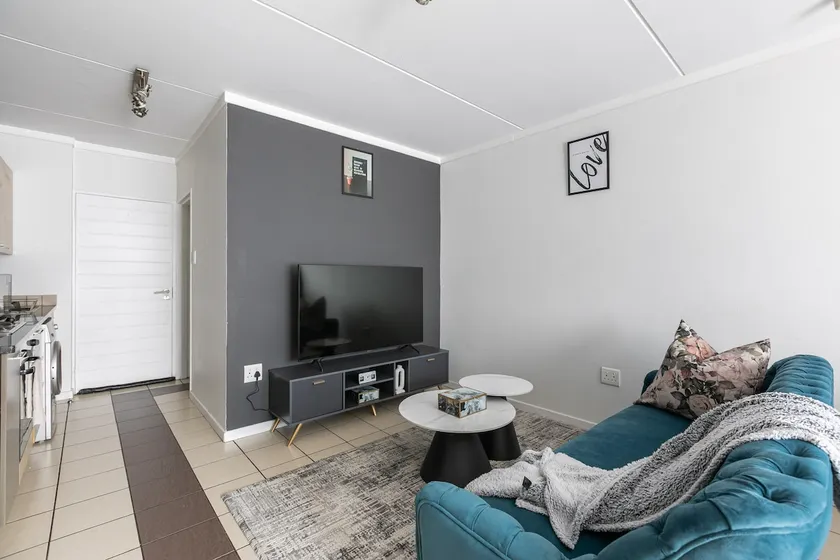 Luxe Studio In Fourways - Image 1