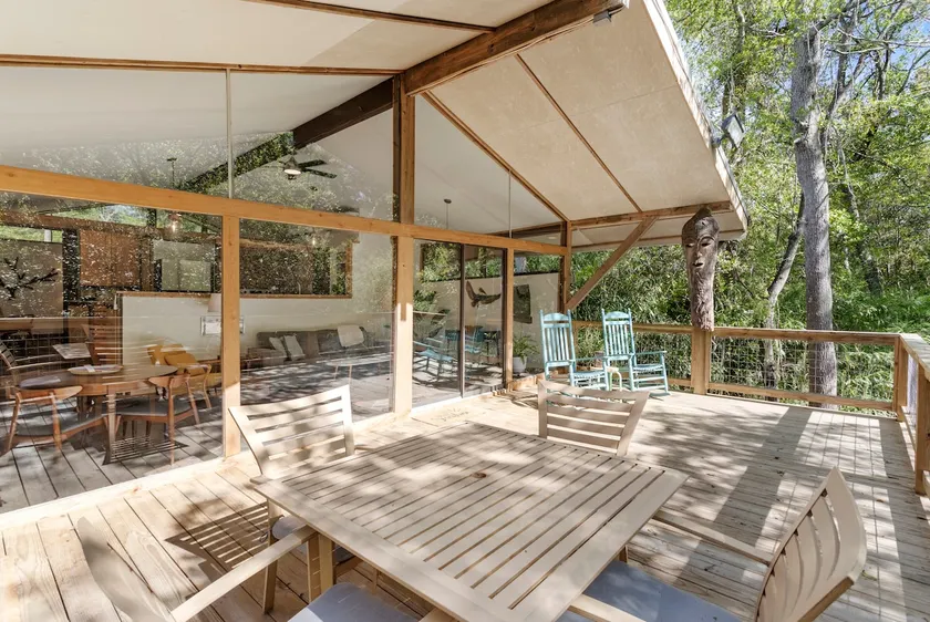 The Bamboo Bungalow, next to East Beach in OSMS! - Image 1
