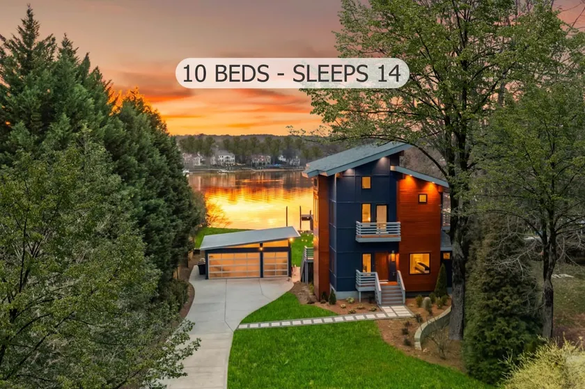Blue Haven w/Game Room, Hot Tub & Optional Boat Rental - Image 1
