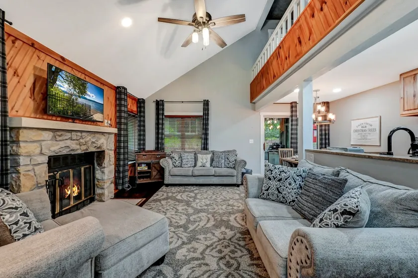 Private Hot Tub/Family/Spacious/Stocked Kitchen - Image 1