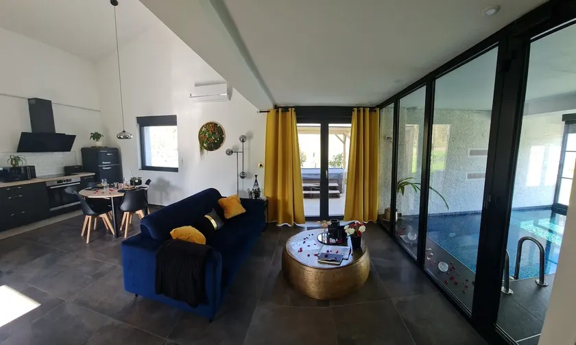 Luxury loft with lake view | Pool & hot tub. Air-conditioned - Image 1