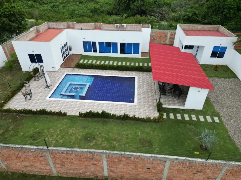 Villa Deluxe Vacation Home - Image 1