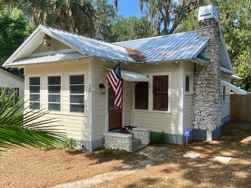 Cozy Vintage Cottage: Kayak, Fish, Birdwatch Bliss - Image 1