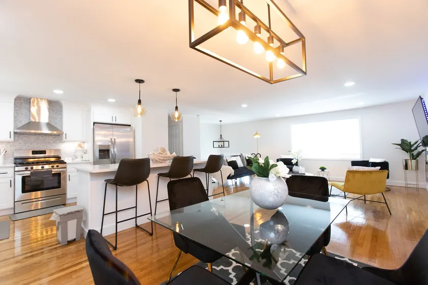 Cozy 4BR Retreat in Boston – Perfect for Groups - Image 1