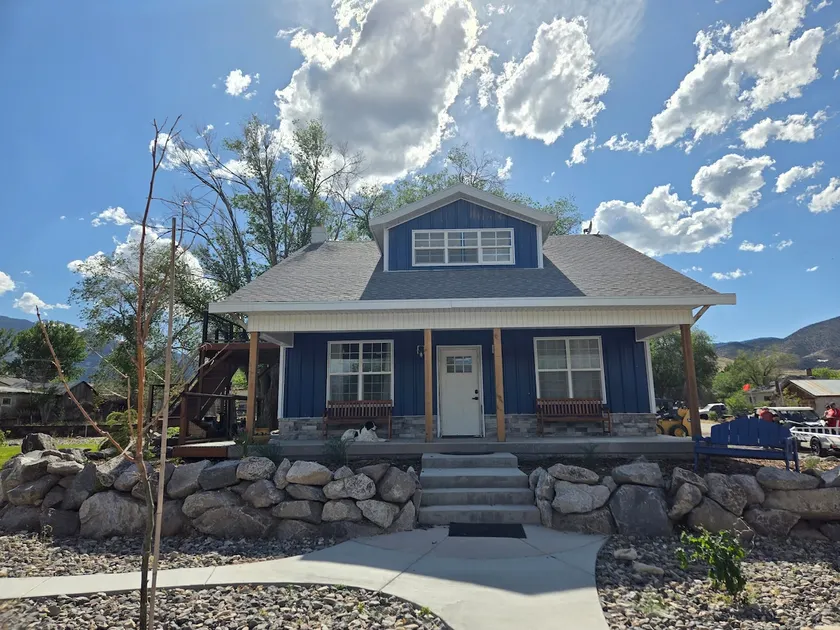 Marysvale Mainstreet Home - Image 1