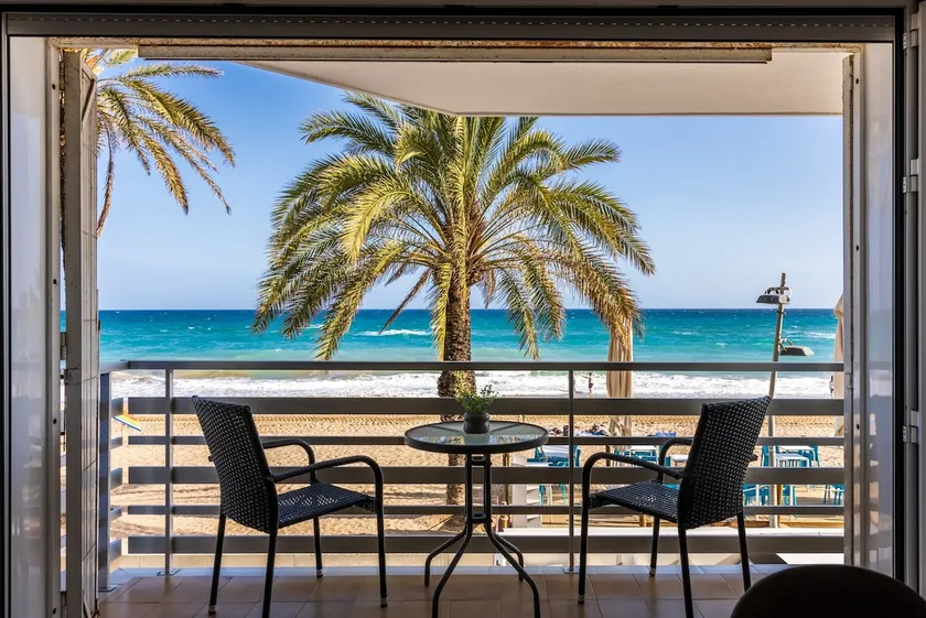 LARGE CENTRAL OCEANFRONT WIFI - Image 1