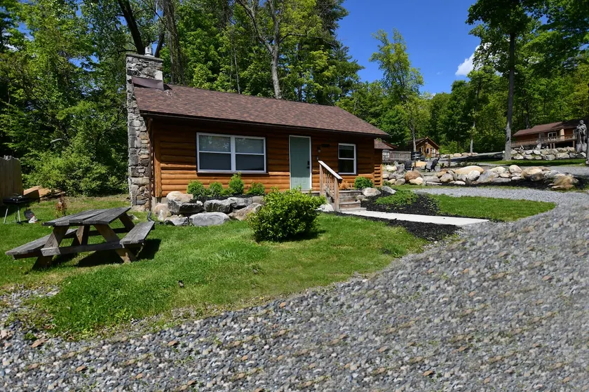 Walk to Beach - Close to Town - Pet Friendly Cabin - Image 1