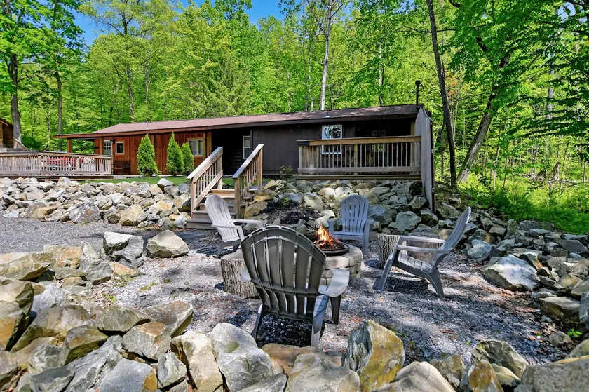 Walk to Beach - Pet friendly Cabin w/ Workspace - Image 1