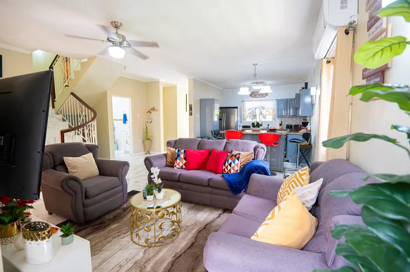 Beautiful Luxury 3BR in Gated Kingston's Haven. - Image 1