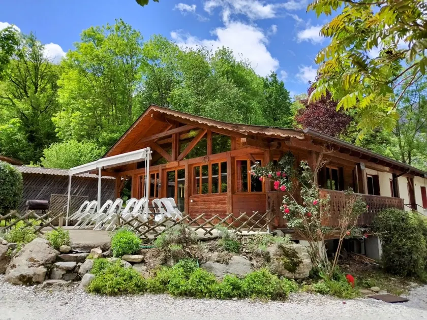 Spacious chalet, sleeps 15 - Image 1