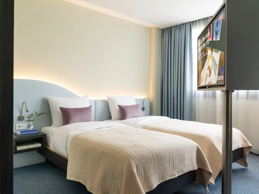 Numa | XL Studio with Kitchen & Twin Beds - Image 1