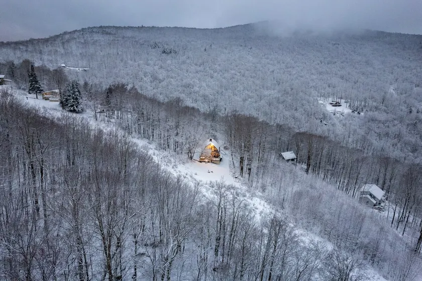 \"The Arched Chalet\" Stunning Green Mountain views close to Killington and Okemo - Image 1