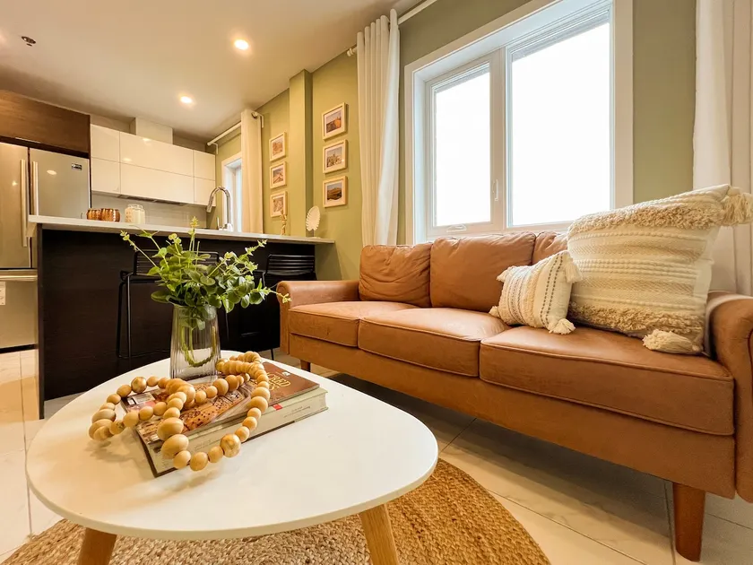 Modern Cozy 2Queens Apt w/Parking, Gym, DT&Airport - Image 1