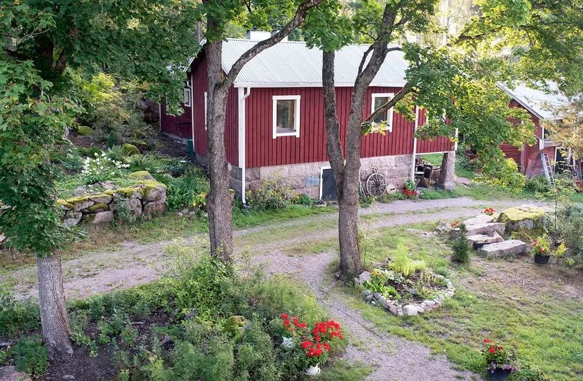 The guesthouse on an old farm - Image 1