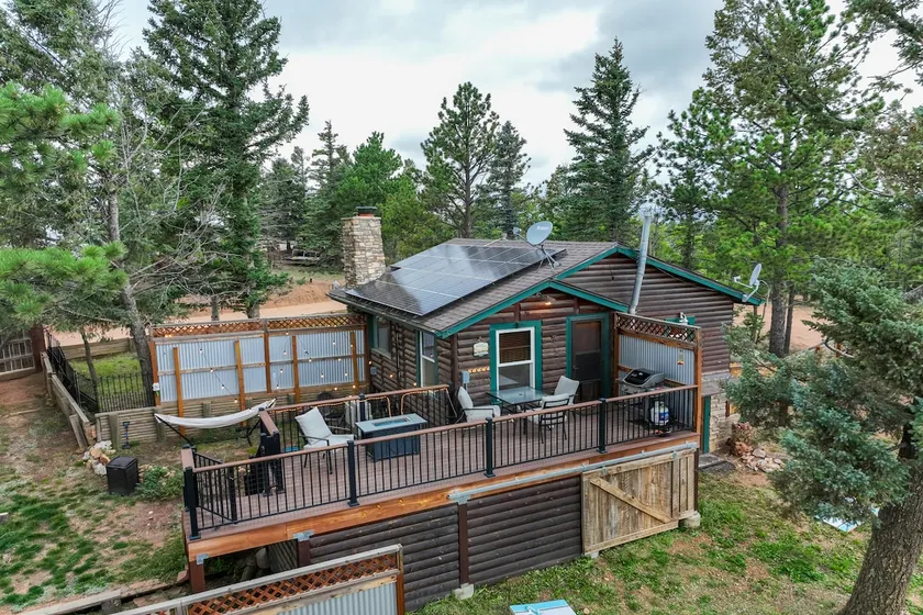 Come to the Hideout Hot Tub Fire Pits & Views - Image 1