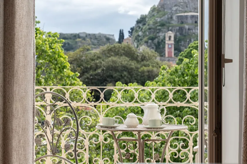 Rivoli Luxurious Seaview Suite in Liston Square - Image 1