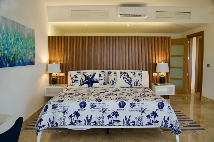 Luxury, comfort, and a private beach in La Amada - Image 1