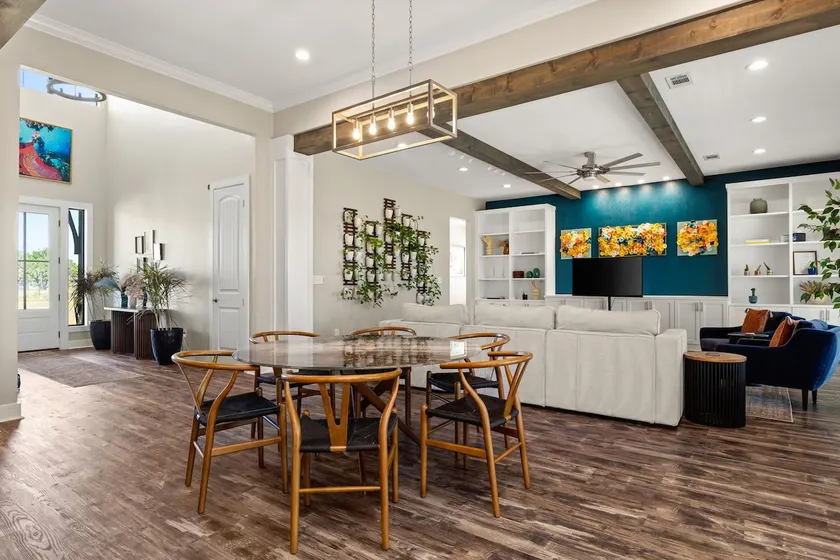 Modern Farm House Near AUS w/ Private Workspaces - Image 1