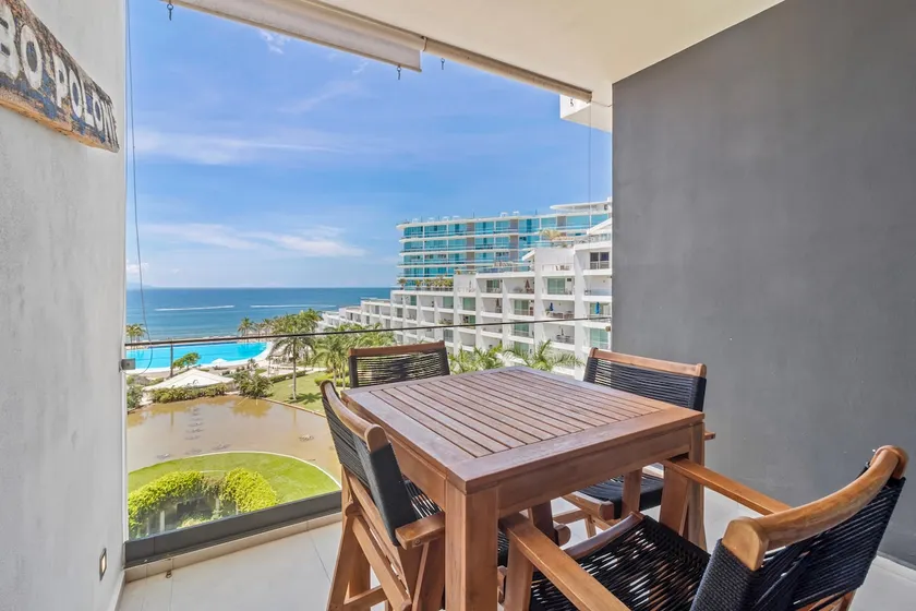 Heated pool + pool bar + unbelievable view! - Image 1