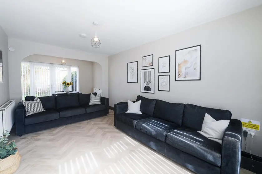 Poppy's Place - Manningham Road - Image 1